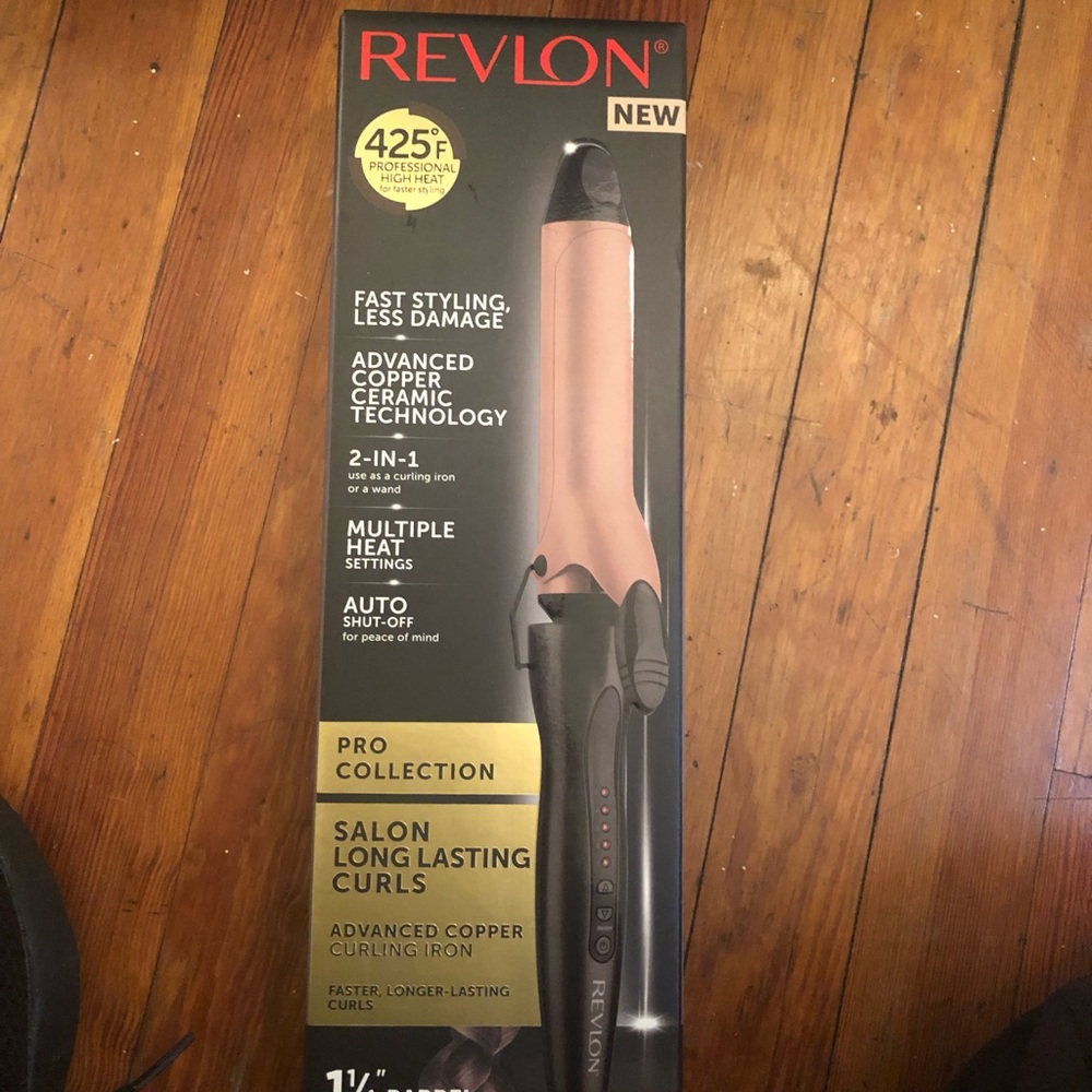 New In Box Revlon Large Barrel Curling Iron